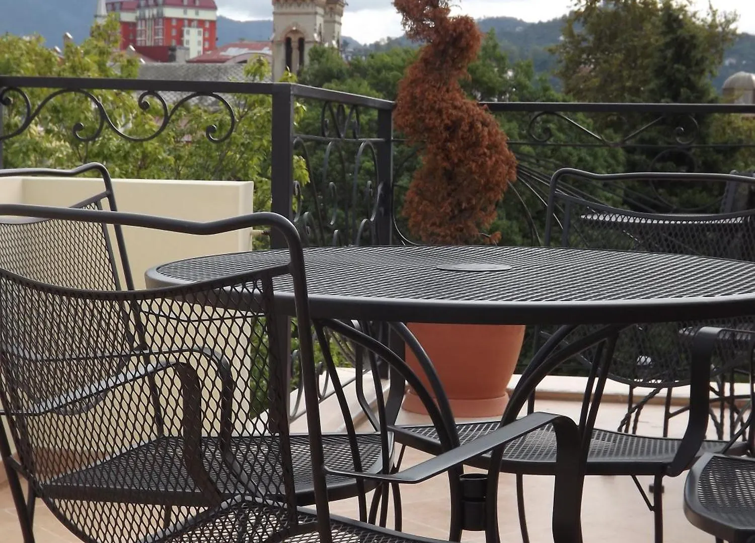Aparthotel Old City 바투미 3*,